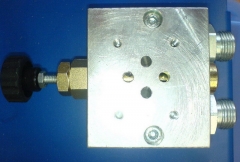 Držák autoreverzníko ventilu/regulátor tlaku